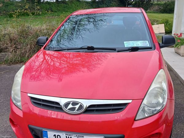 Hyundai i20 Hatchback, Petrol, 2010, Red