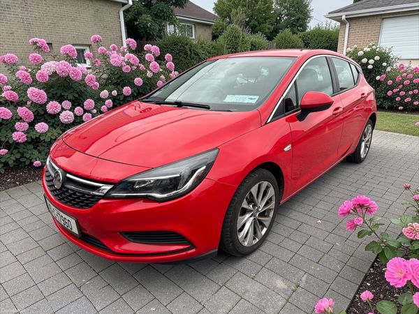 Vauxhall Astra Hatchback, Petrol, 2016, Red
