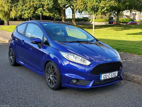 Ford Fiesta Hatchback, Petrol, 2013, Blue