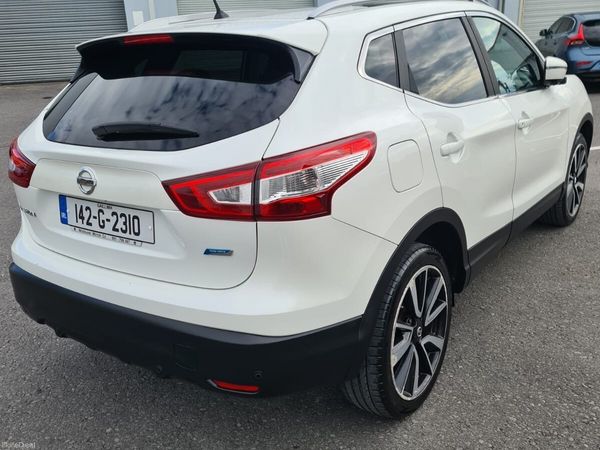Nissan Qashqai Hatchback, Diesel, 2014, White