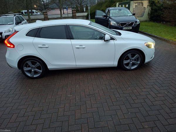 Volvo V40 Hatchback, Petrol, 2013, White
