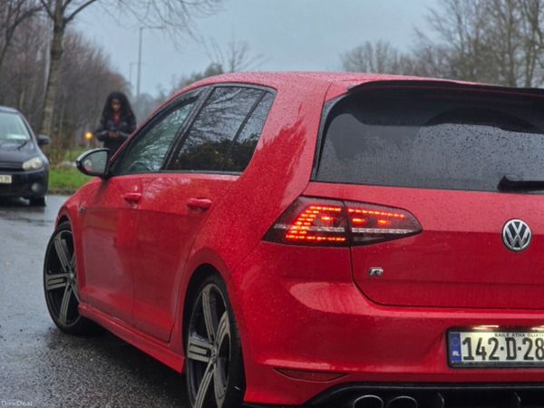 Volkswagen Golf Hatchback, Petrol, 2014, Red