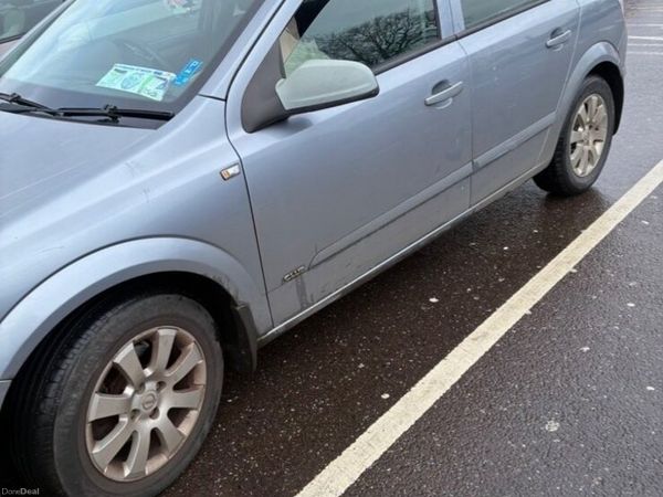 Opel Astra Hatchback, Petrol, 2006, Silver