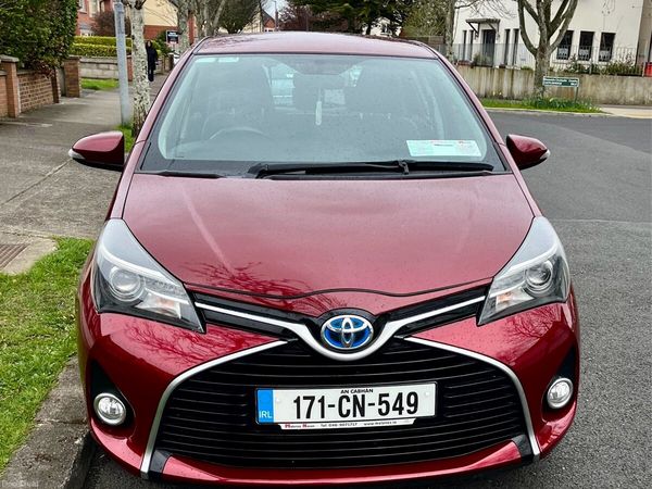 Toyota Yaris Hatchback, Petrol Hybrid, 2017, Red
