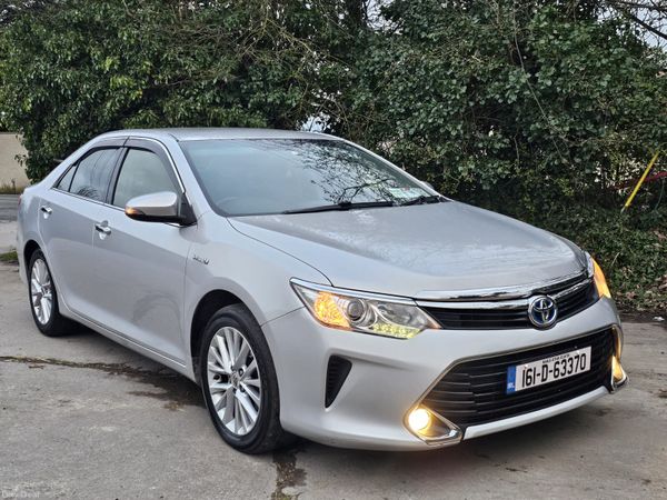 Toyota Camry Saloon, Petrol Hybrid, 2016, Silver