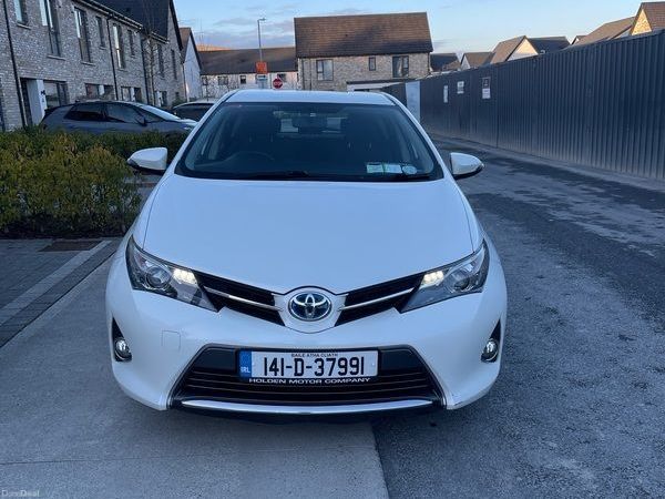 Toyota Auris Hatchback, Petrol Hybrid, 2014, White