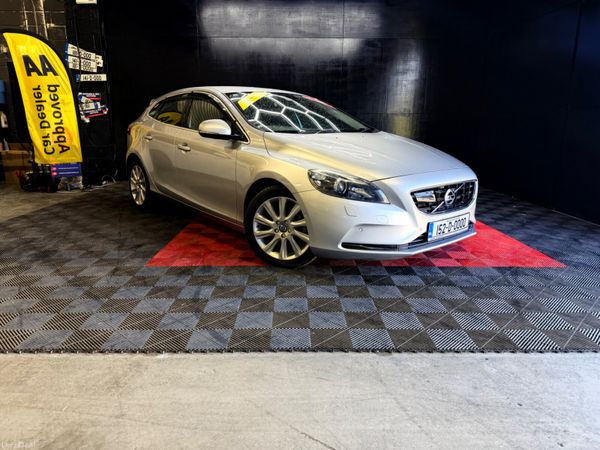 Volvo V40 Hatchback, Petrol, 2015, Silver