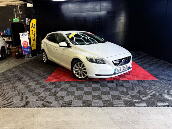 Volvo V40 Hatchback, Petrol, 2015, White
