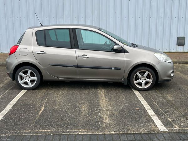Renault Clio Hatchback, Ethanol Petrol, 2011, Gold