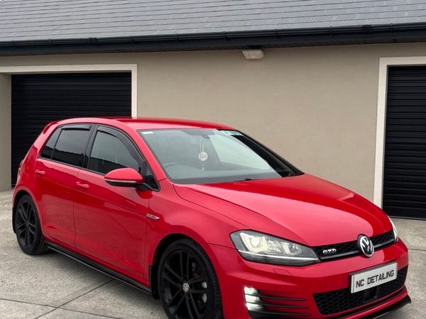 Volkswagen Golf Hatchback, Diesel, 2015, Red