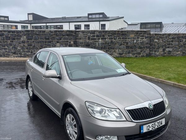 Skoda Octavia Saloon, Petrol, 2012, Beige