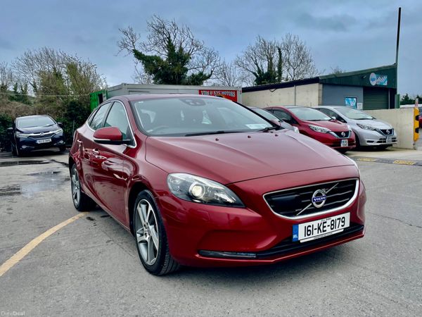 Volvo V40 Hatchback, Diesel, 2016, Red