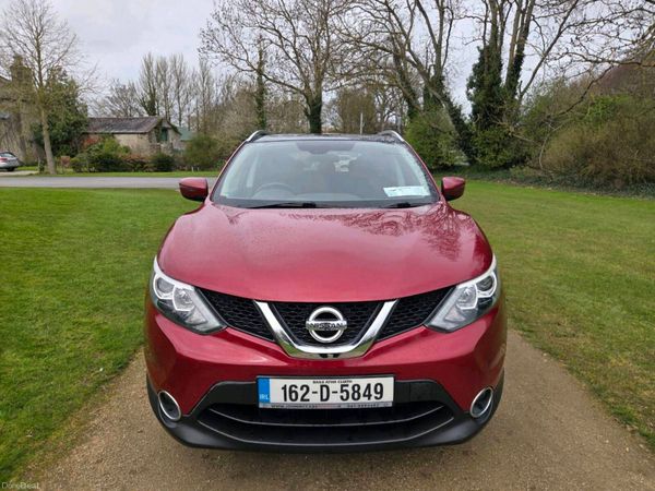 Nissan Qashqai Hatchback, Diesel, 2016, Red