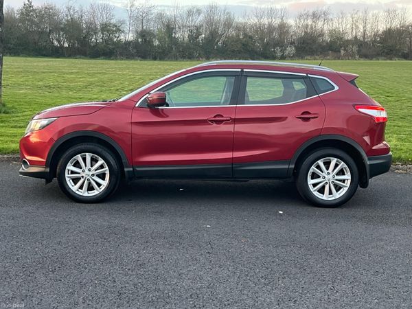 Nissan Qashqai Hatchback, Diesel, 2016, Red
