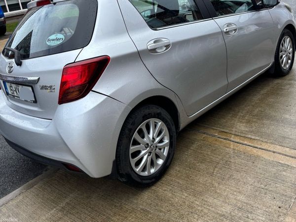 Toyota Yaris Hatchback, Petrol, 2015, Silver