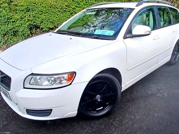 Volvo V50 Estate, Diesel, 2010, White