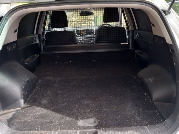 Kia Sportage SUV, Diesel Hybrid, 2021, White