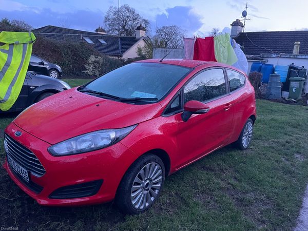 Ford Fiesta Hatchback, Petrol, 2013, Red