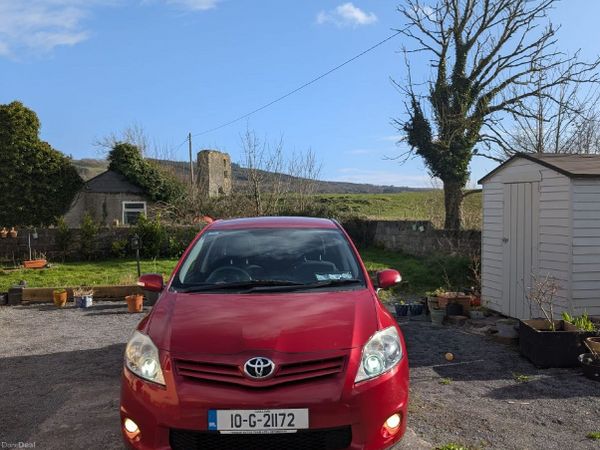 Toyota Auris Hatchback, Petrol, 2010, Red