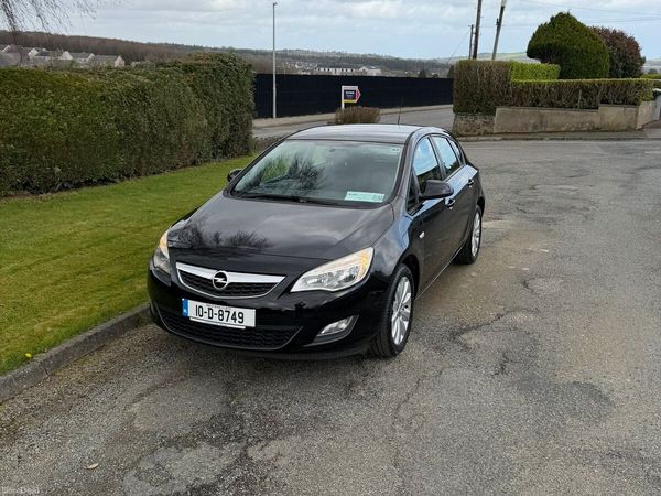 Opel Astra Hatchback, Petrol, 2010, Black