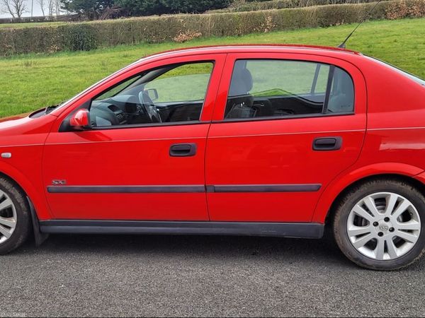Vauxhall Astra Hatchback, Petrol, 2002, Red