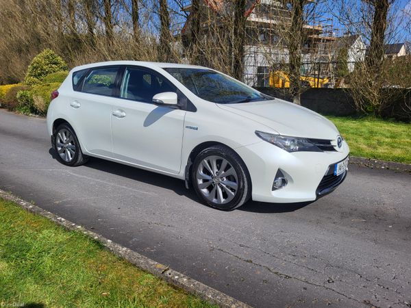 Toyota Auris MPV, Petrol Hybrid, 2014, White