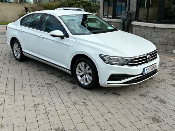 Volkswagen Passat Saloon, Diesel, 2021, White