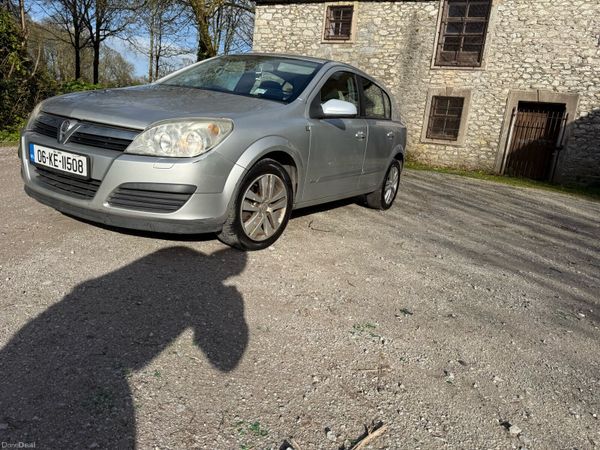 Vauxhall Astra Hatchback, Petrol, 2006, Silver
