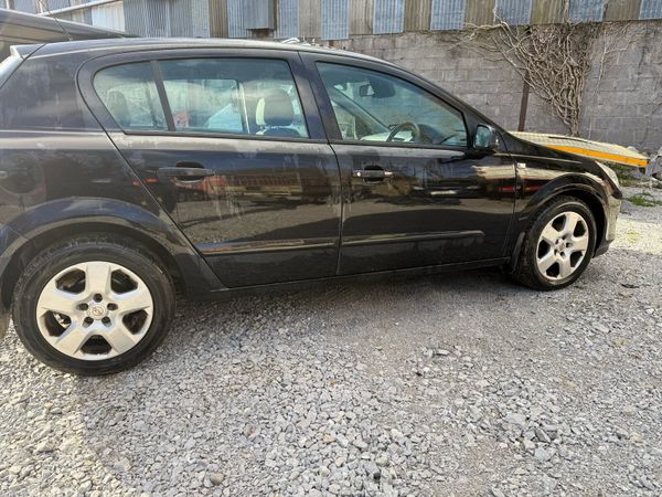 Opel Astra Hatchback, Petrol, 2008, Black