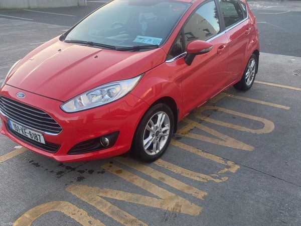 Ford Fiesta Hatchback, Petrol, 2015, Red