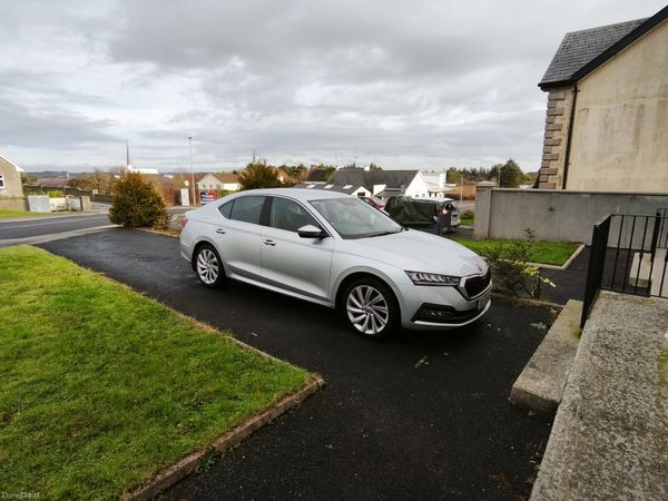Skoda Octavia Saloon, Petrol, 2020, Grey