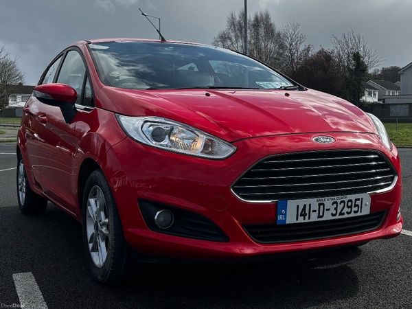Ford Fiesta Hatchback, Petrol, 2014, Red
