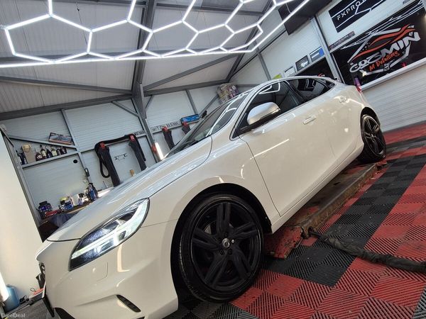 Volvo V40 Hatchback, Diesel, 2017, White