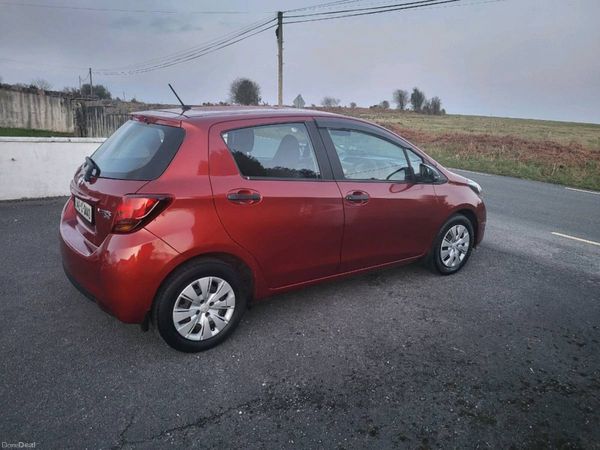 Toyota Yaris Hatchback, Petrol, 2014, Red