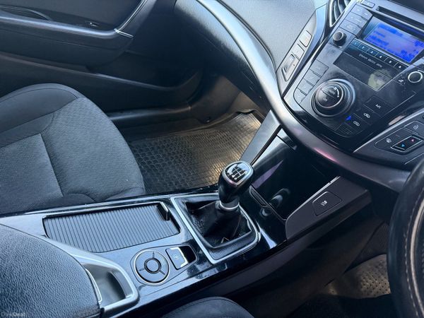 Hyundai i40 Saloon, Diesel, 2013, Red