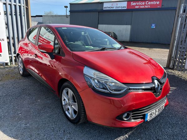 Renault Clio Hatchback, Petrol, 2015, Red