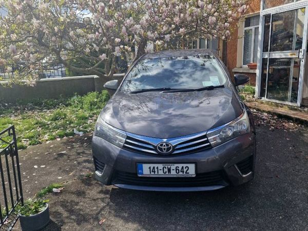 Toyota Corolla Saloon, Diesel, 2014, Grey
