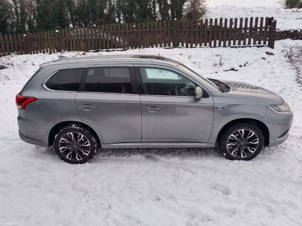 Mitsubishi Outlander SUV, Petrol Plug-in Hybrid, 2016, Grey
