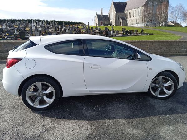 Vauxhall Astra Hatchback, Petrol, 2016, White