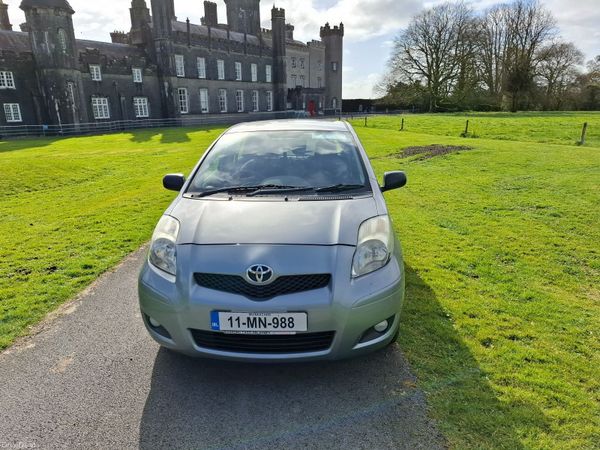 Toyota Yaris Hatchback, Petrol, 2011, Silver