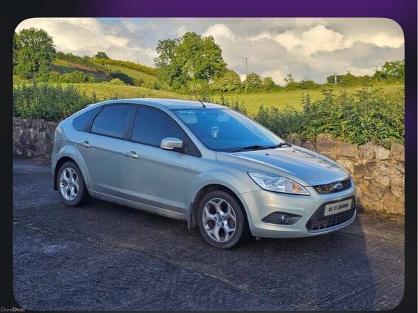 Ford Focus Hatchback, Diesel, 2010, Gold