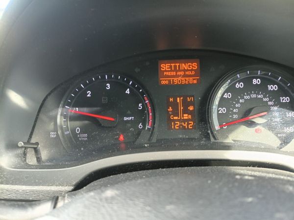 Toyota Avensis Saloon, Diesel, 2013, Silver