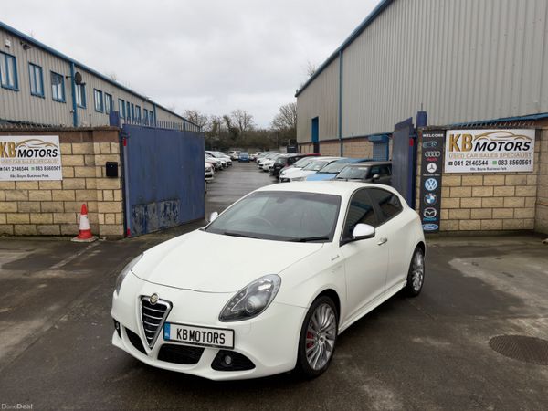 Alfa Romeo Giulietta Hatchback, Petrol, 2014, White