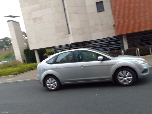 Ford Focus Hatchback, Petrol, 2009, Silver