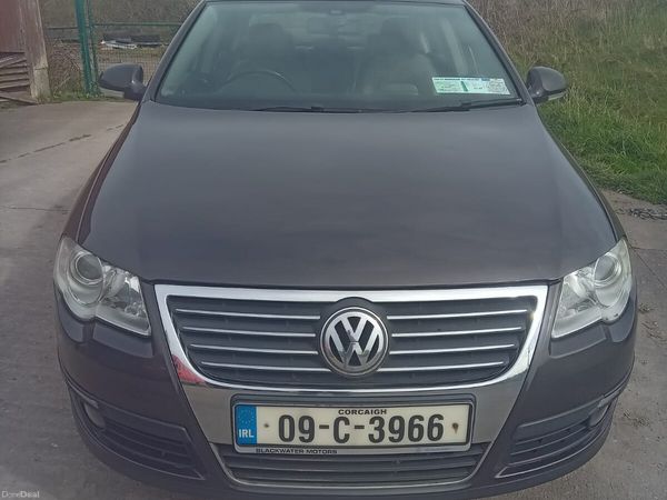 Volkswagen Passat Saloon, Petrol, 2009, Brown