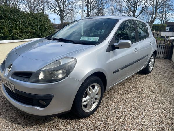 Renault Clio Hatchback, Petrol, 2006, Silver