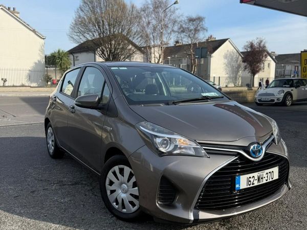 Toyota Yaris Hatchback, Petrol Hybrid, 2016, Grey
