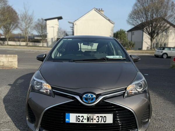 Toyota Yaris Hatchback, Petrol Hybrid, 2016, Grey