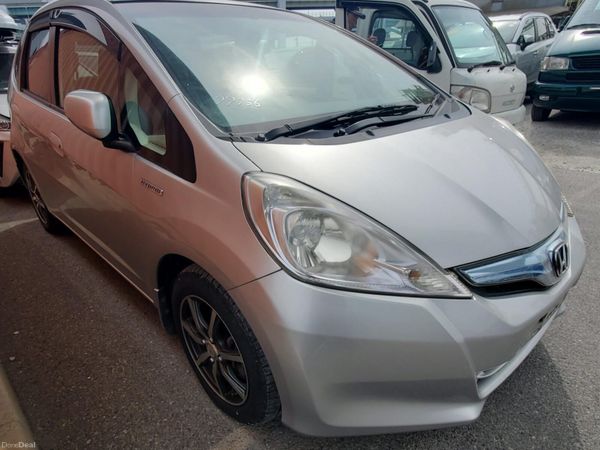 Honda Fit Hatchback, Petrol Hybrid, 2013, Silver