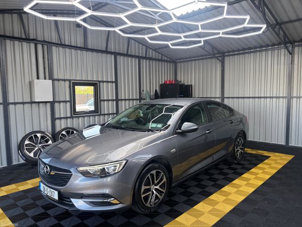 Opel Insignia Hatchback, Diesel, 2018, Grey